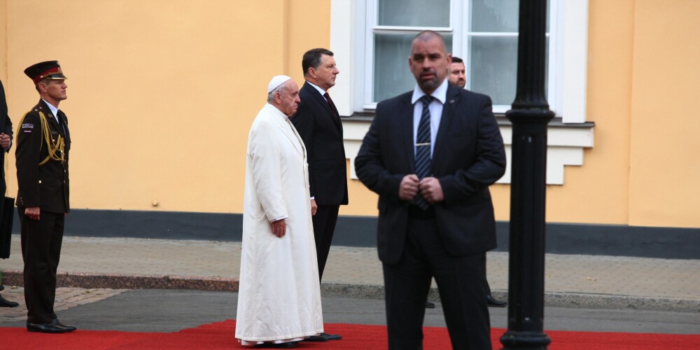 Šodien vizītē Latvijā ierodas pāvests Francisks