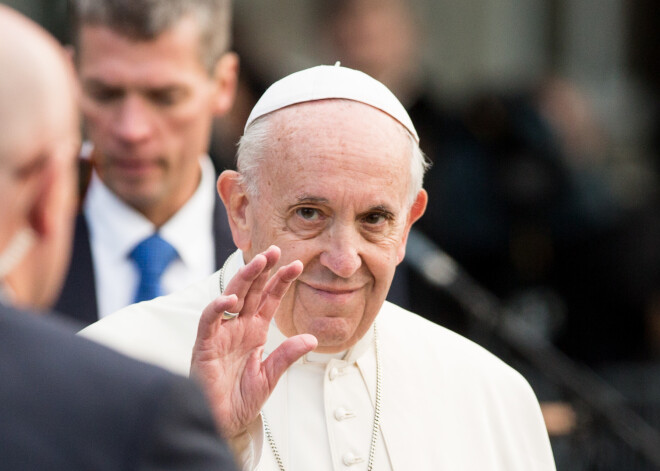 "Ne padomju laiki, ne nacisti nespēja apdzēst jūsu ticību" - pāvests Francisks aicina Latvijas seniorus nezaudēt cerību un būt stipriem