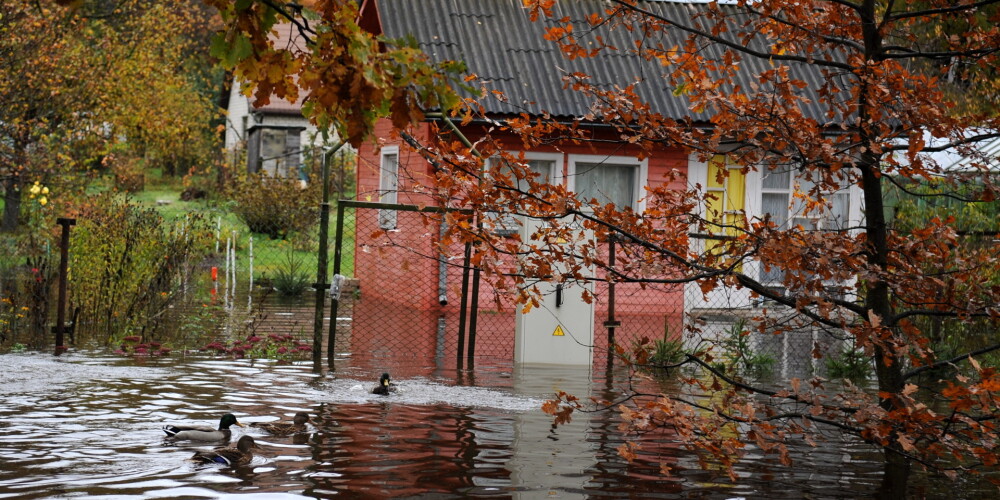 Trešdien Latvijā gaidāms stiprākais lietus pēdējo mēnešu laikā; jūras piekrastē pat vētra