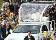 Pāvests Francisks ierodas Aglonā. 