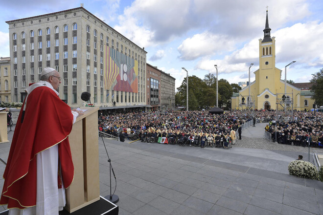 "Mums jāpārvar savas bailes, jāatstāj komforts aiz muguras un jārīkojas, jo šodien vairums igauņu neuzskata sevi par ticīgajiem," sacīja pāvests.