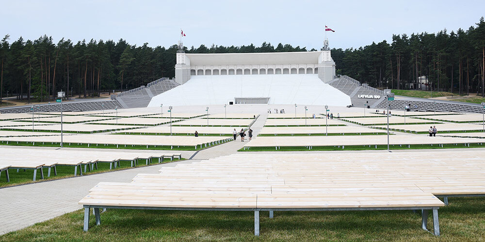 Pēc pirmā atjaunošanas posma atklāta Mežaparka Lielā estrāde.