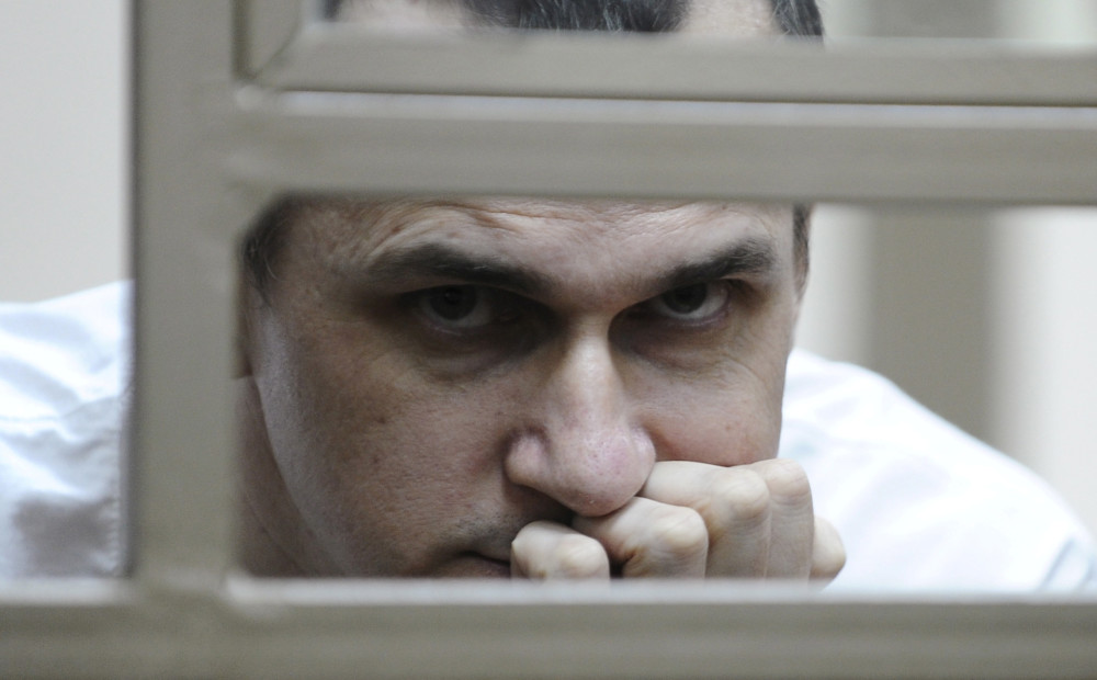 Krievijā ieslodzītais ukraiņu režisors Sencovs pārtraucis badastreiku