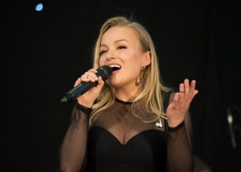 Dziedātāja Dināra Rudāne. 