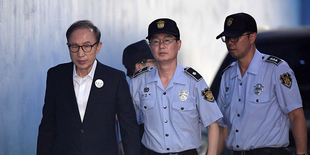 Dienvidkorejas eksprezidentam piespriests 15 gadu cietumsods par korupciju