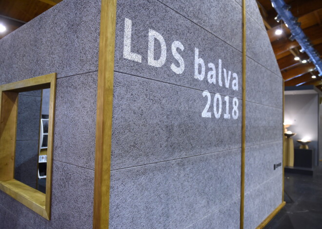 FOTO: apbalvojot 30 darbus, Latvijas dizaineri savējo lokā noteikuši šogad vislabākos