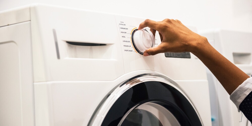 Kā kopt veļas mašīnu, lai tā vienmēr labi smaržotu?