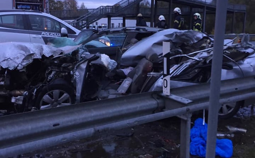 Šorīt Ādažos notikusi traģiska avārija - autobuss sadūries ar 