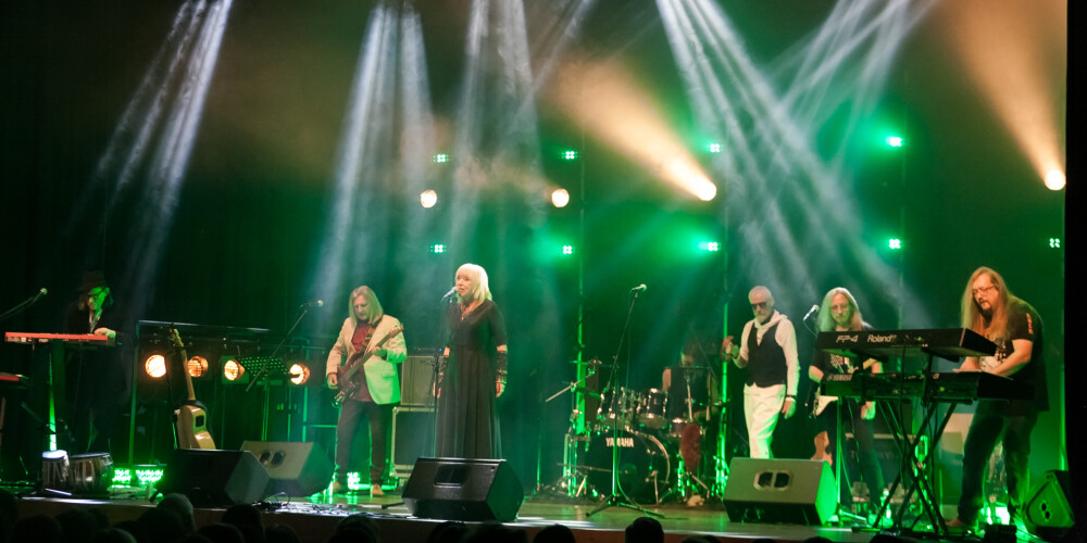 FOTO: Cēsis piedārdina Akurateres un Kulakova 60 gadu jubilejas koncerts