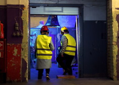 Ieskats izrādē - ekskursijā "Brīnuma skartie" "Rīgas cirkā", kas veidota teātra trupai KVADRIFRONS sadarbojoties ar "Rīgas cirku".