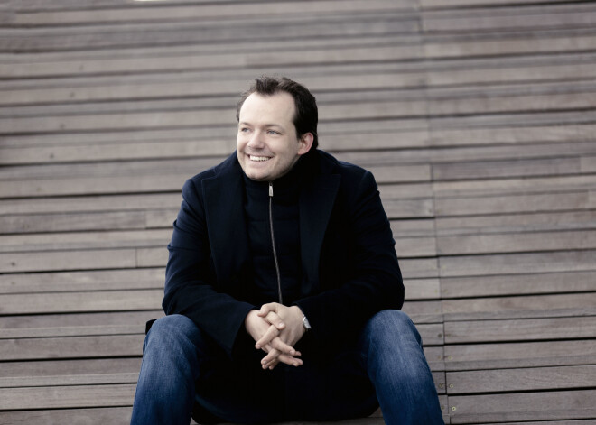Andris Nelsons ekskluzīvi "Pastaigai": "Latviešiem ir diezgan grūti paslavēt otru latvieti, pateikt – man prieks par tevi!"