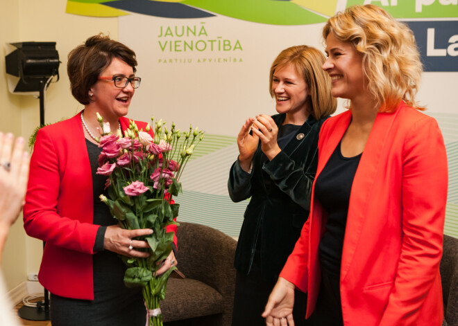 Domniece Andersone, palīksmojusi Saeimas vēlēšanu naktī, piedzemdē dēlu