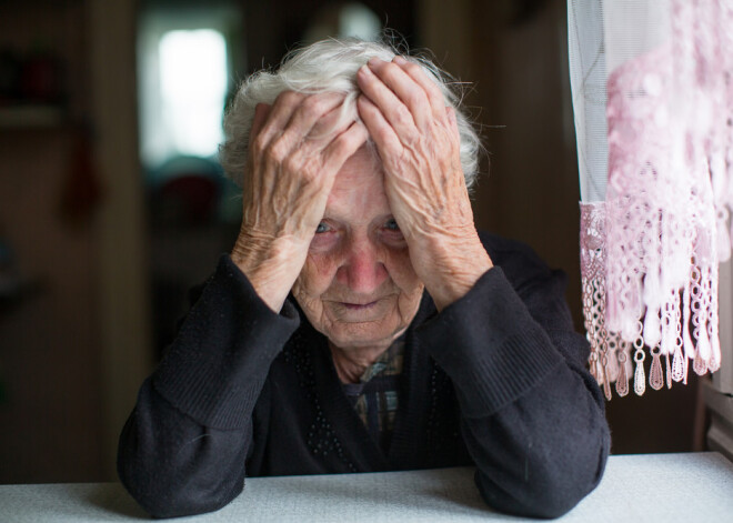 Экс-банкир выставил на торги квартиру "обремененную" 82-летней матерью: "Может, надеется, что обременение, то есть я, исчезнет естественным путем?"