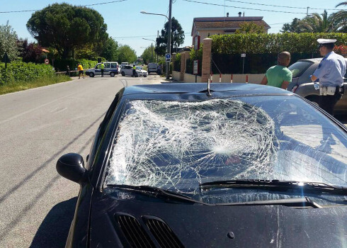 Automašīna pēc sadursmes ar Nikiju Haidenu