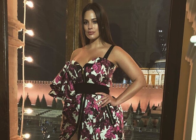 Эшли Грэм стала звездой модного показа в Москве