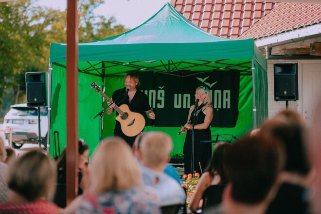 Duets "Viņš un Viņa" Latvijas tūres laikā.