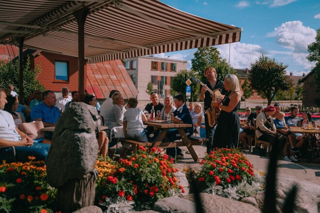 Duets "Viņš un Viņa" Latvijas tūres laikā.