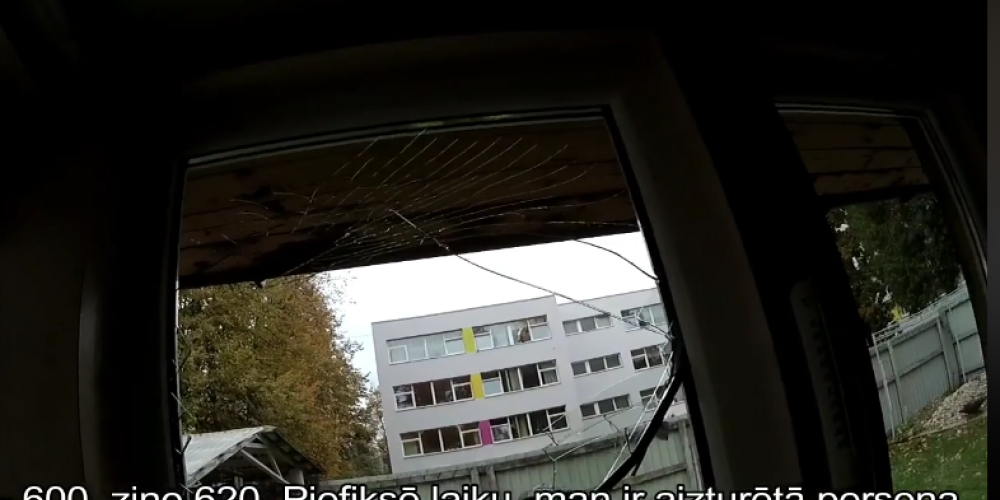 Видео: мужчина вломился в чужой дом в Иманте и пошел спать