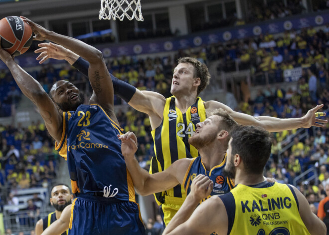 Par Eirolīgas pirmās kārtas vērtīgāko basketbolistu kļuvis Jans Veselijs no "Fenerbahce"