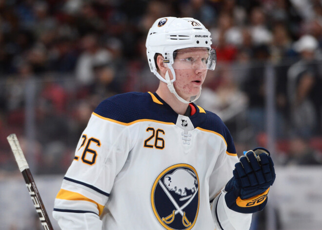 NHL drafta pirmais numurs Dālins gūst pirmos vārtus, palīdzot Girgensonam un "Sabres" tikt pie uzvaras