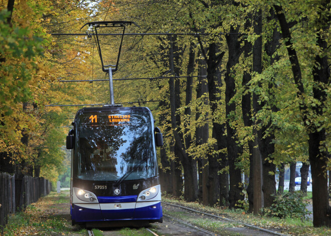 "Rīgas satiksme" saņēmusi vēl divus zemās grīdas tramvajus