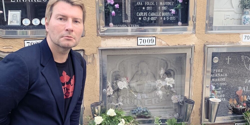 Поклонники возмущены фотографией Николая Баскова возле могилы Монсеррат Кабалье