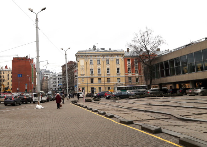 Skvēru pie Dailes teātra iecerēts labiekārtot līdz tā simtgadei 2020.gadā novembrī