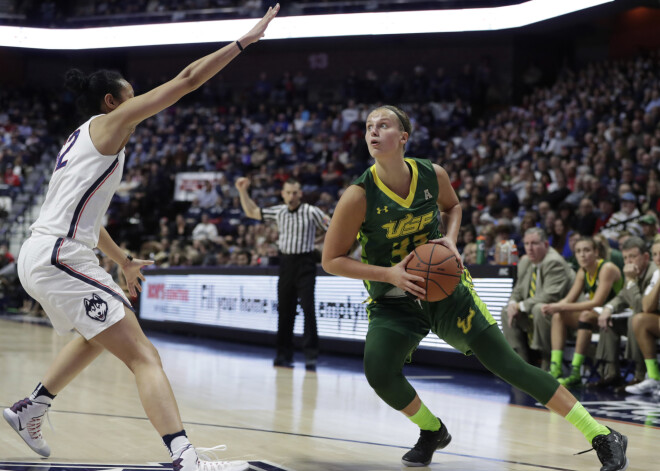 Kitija Laksa trešo gadu pēc kārtas iekļauta NCAA "American" konferences pirmssezonas simboliskajā piecniekā