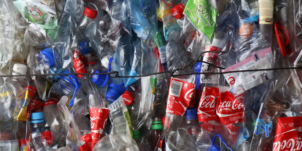 Saeimā sperts pirmais solis plastmasas pudeļu depozīta sistēmas ieviešanai