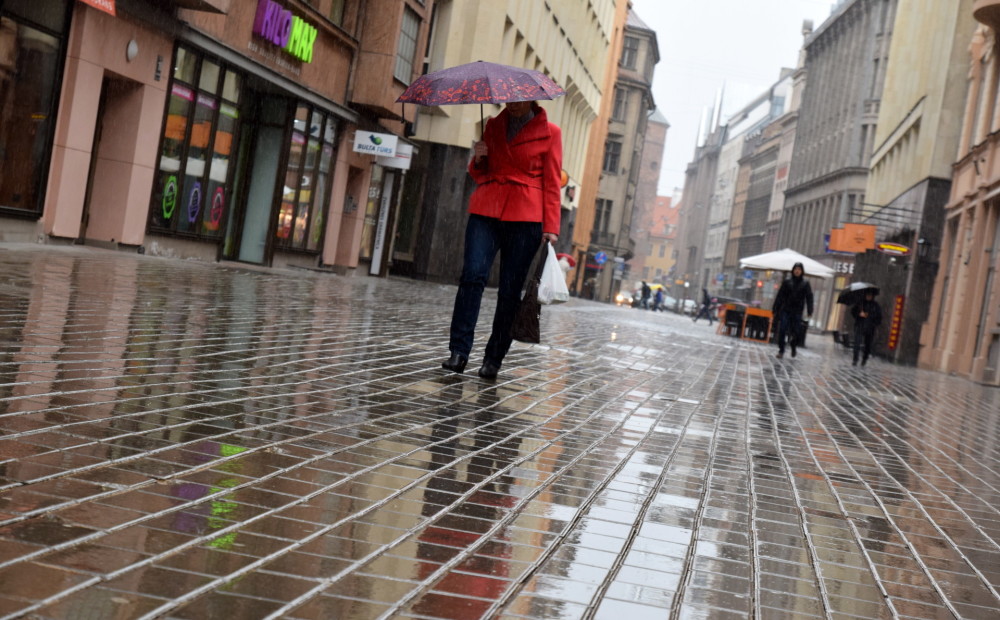 Jau no piektdienas visā Latvijā ieplūdīs vēsāks gaiss; nākamajā nedēļā teju katru dienu līs