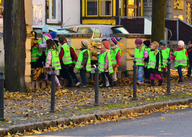 Vecāki skolas pasākumos DRĪKST fotografēt savus bērnus arī tad, ja attēlā redzami citi bērni