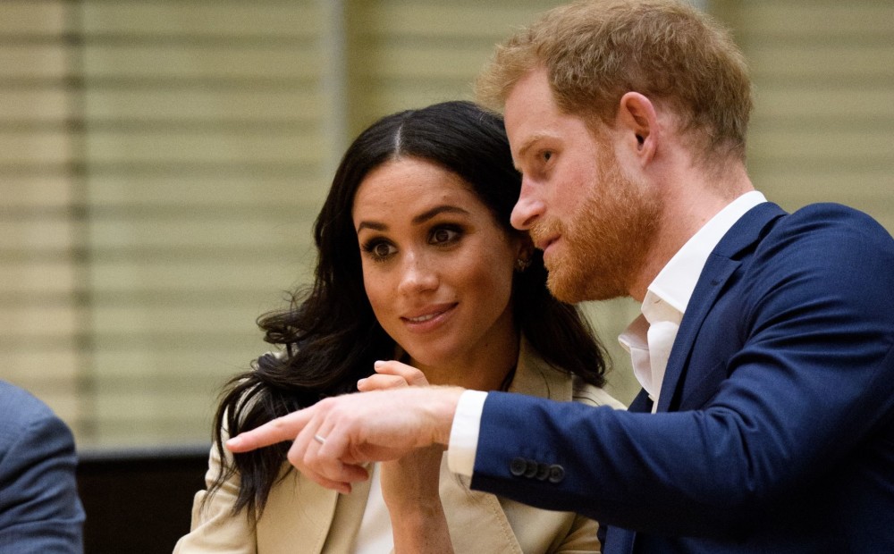 Princis Harijs pārkāpj karalisko protokolu un nobildējas selfijā kopā ar Meganu