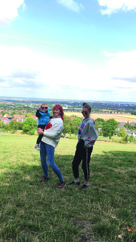 Kopā ar jaunāko meitu Mihaelu Māru un mazdēlu Rustamu