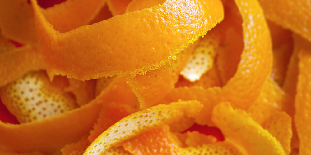 5 neiedomājami veidi, kā ikdienā izmantot apelsīnu miziņas