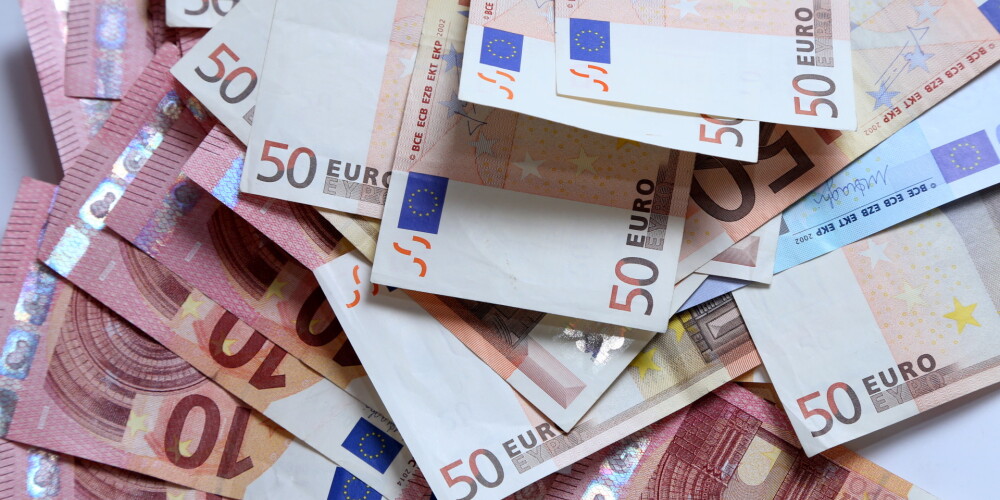 В прошлом году расходы министерств на зарплаты выросли на 5,7 млн евро