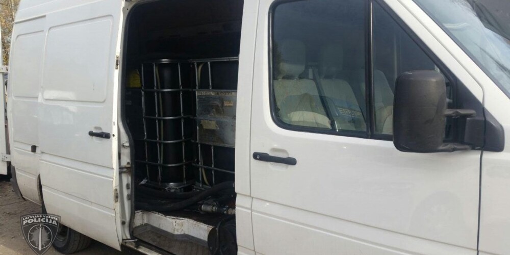 FOTO: no tirgotājiem Jūrmalā atsavina 13 tonnas nelegālās dīzeļdegvielas