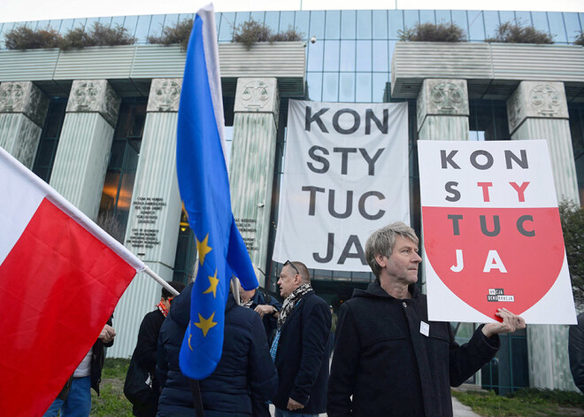 ES Tiesa Polijai liek apturēt lēmumu par tiesnešu pensionēšanos