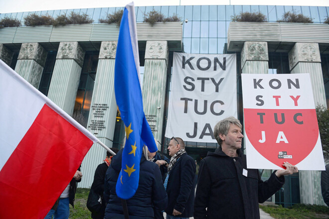 Protesti Polijā pret tiesnešu piespiedu  pensionēšanos.