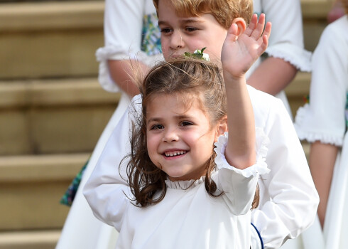 Robija Viljamsa un Aīdas Fīldas vecākā atvase, sešus gadus vecā meita Tedija bija viena no līgavas māsām princeses Eiženijas kāzās.