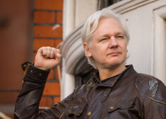 Vietnes "WikiLeaks" dibinātājs Džūljens Asanžs iesūdzējis tiesā Ekvadoras valdību par pamattiesību pārkāpumiem.
