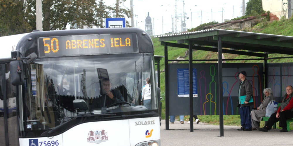 Rīgas satiksmes autobuss Abrenes ielā nāvējoši notriec gājēju