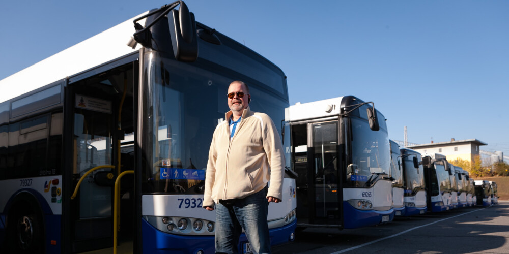 Autobusa šoferis Rīgā izglābj nomaldījušos un noraudājušos otrklasnieci