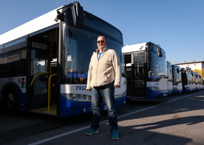 Autobusa šoferis Rīgā izglābj nomaldījušos un noraudājušos otrklasnieci