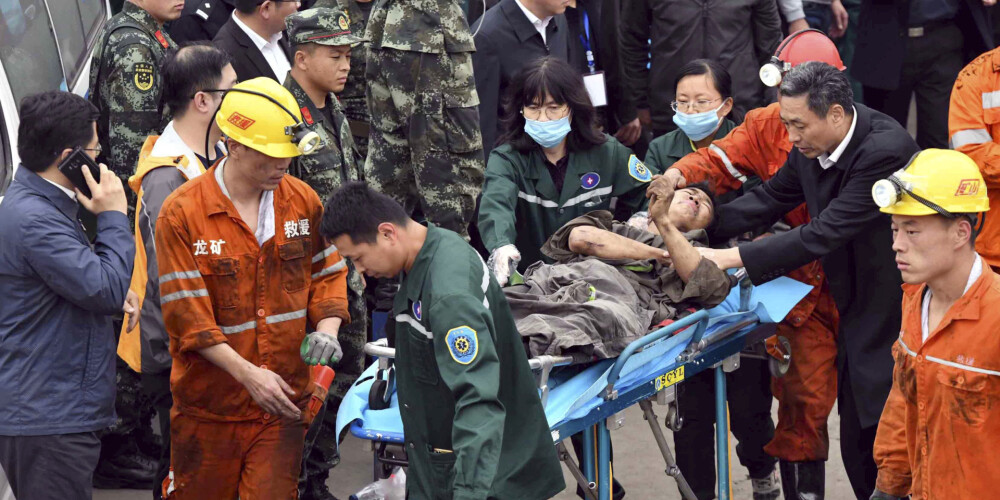 Ķīnā nogruvumā ogļraktuvē divi bojāgājušie, 19 pazudušie