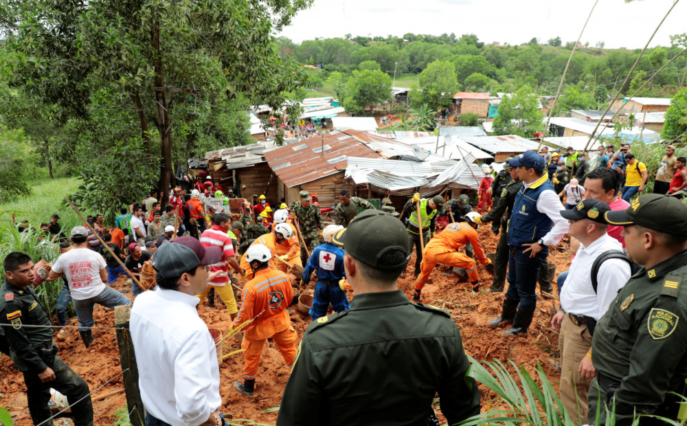 Kolumbijā zemes nogruvumā aprok divas mājas; vairāki bojāgājušie, tostarp bērni