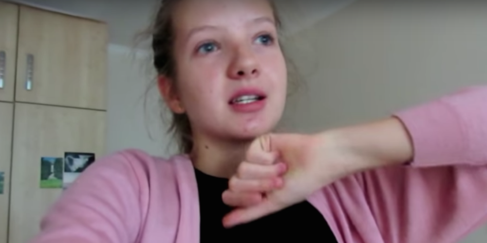 Vietējo jūtūberu saimē uzmirdz 15 gadus vecā Elizabete - piemīlīga vegāne no Rīgas centra skolas