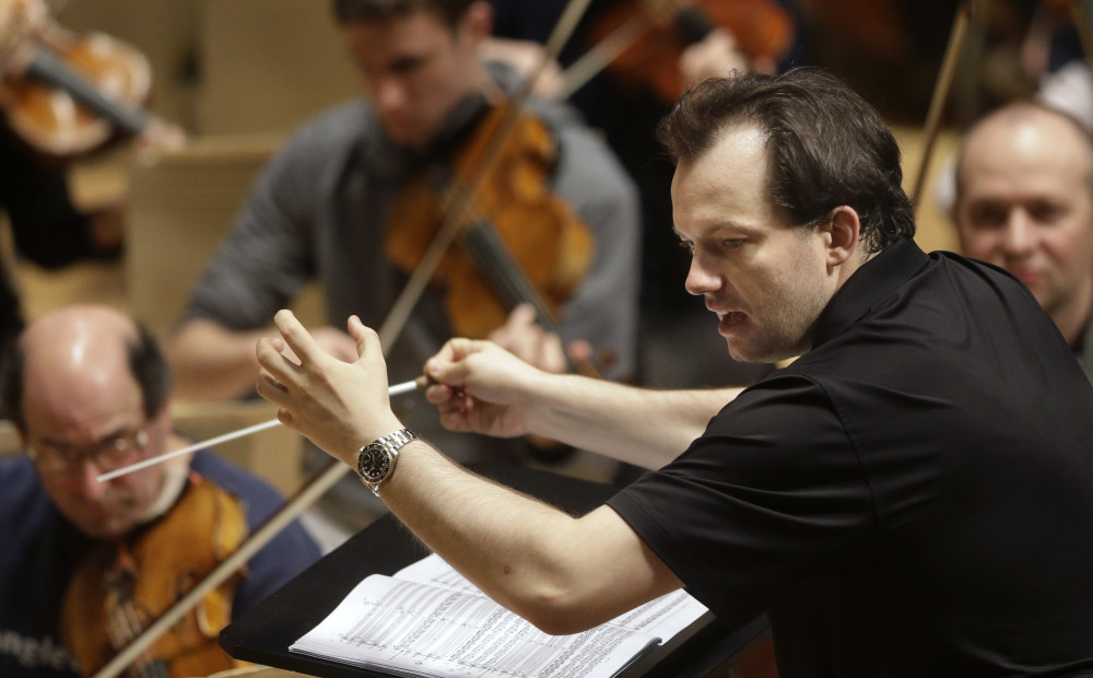 Andra Nelsona diriģētas simfonijas laikā Zviedrijas koncertzālē izceļas kautiņš