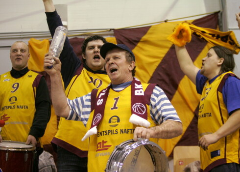 BK "Ventspils" fani jau ilgus gadus uzskatāmi par aktīvākajiem Latvijas basketbolā. Šeit fani atbalsta savu komandu 2007. gadā.