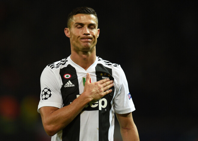 Ronaldu slavenajā "Old Trafford" stadionā atgriežas ar uzvaru