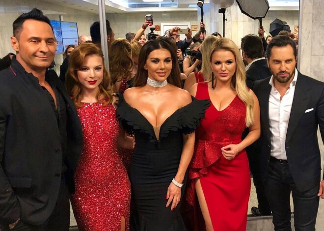 "ВИА Гра" против "Блестящих": Седокова перещеголяла Семенович с вырезом на платье до середины бедра